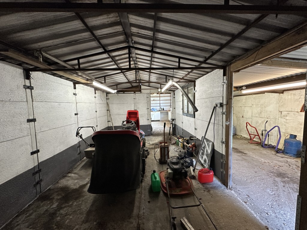 Lot: 135 - DETACHED COTTAGE FOR REFURBISHMENT ON 1.23 ACRES OF GROUNDS - Inside Garages